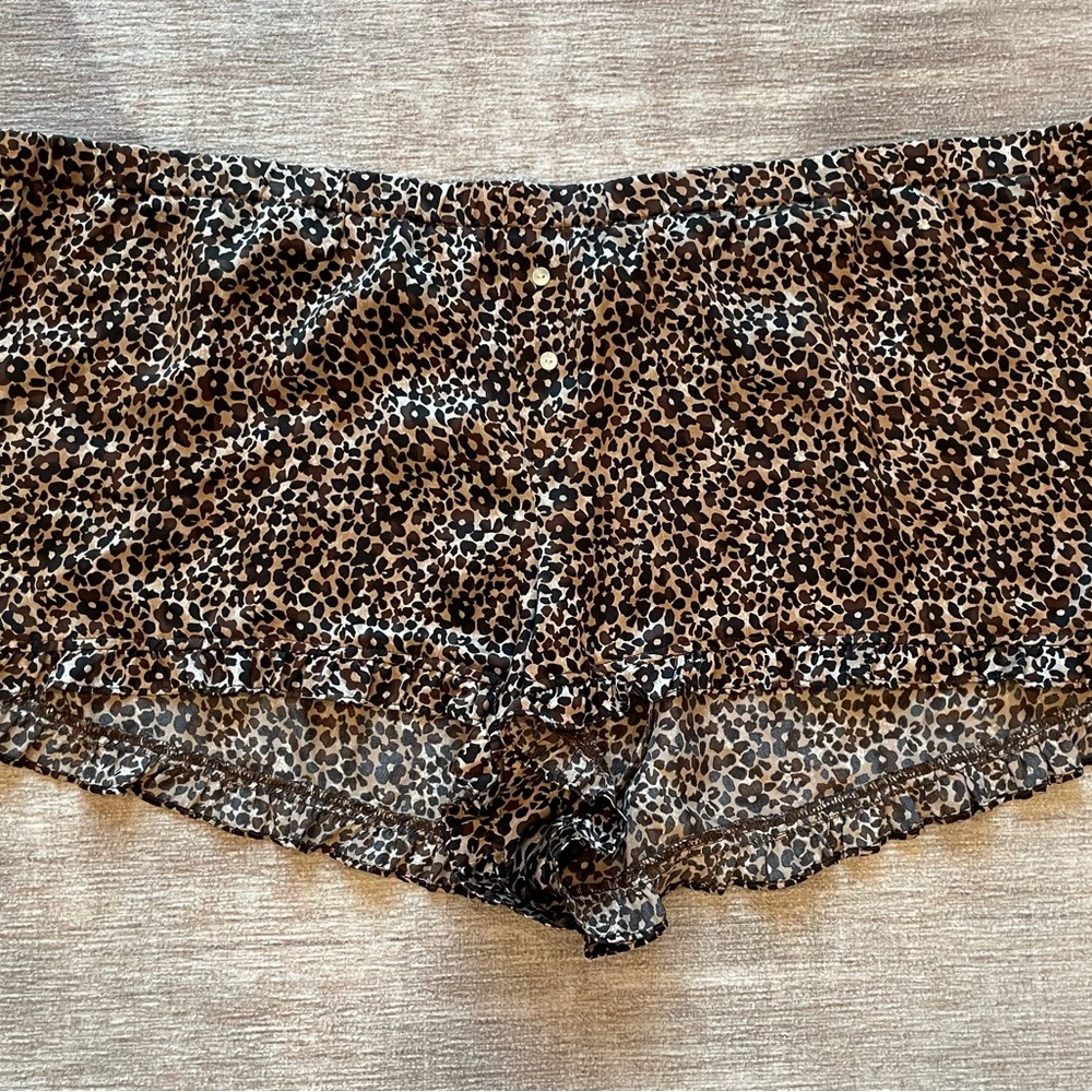 Victoria’s Secret 100% silk floral cheetah print sleep shorts NWT Size XL